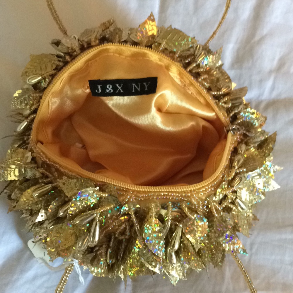 Round Party purse NWT